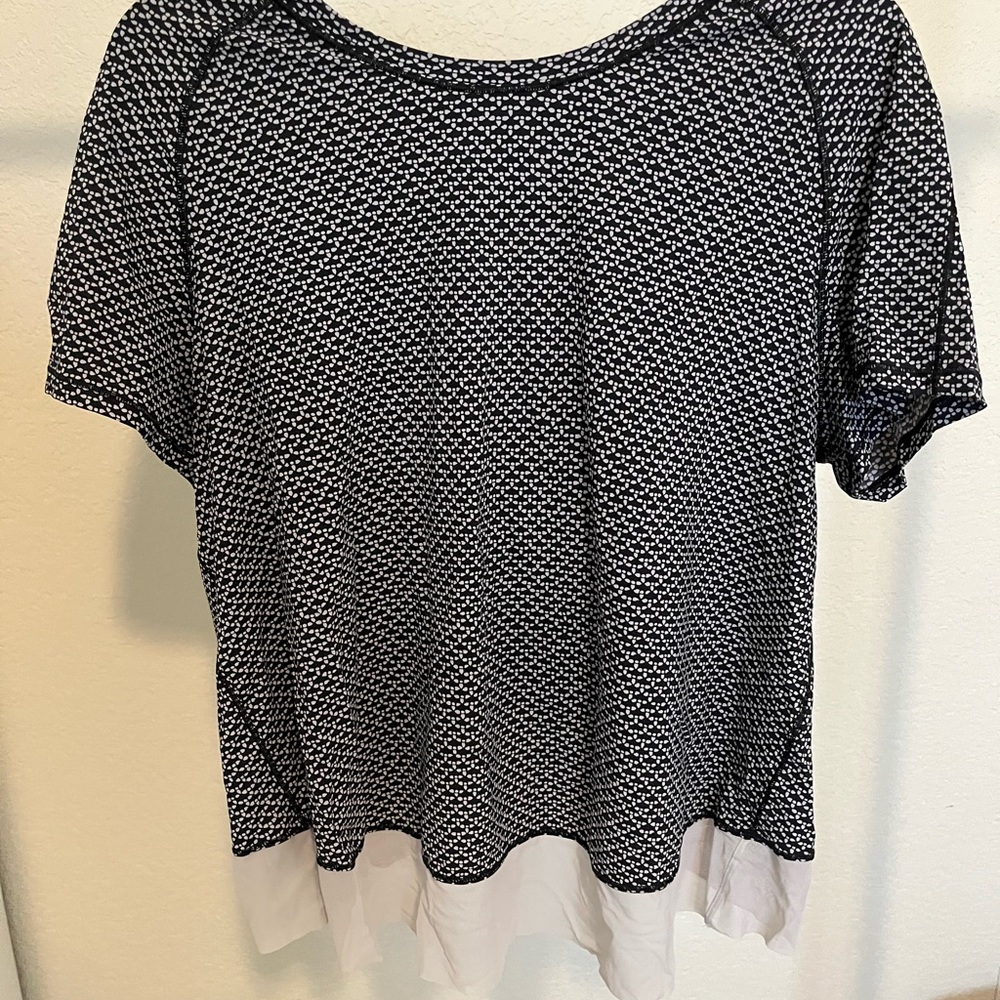 Women's Black and White Patterned Top